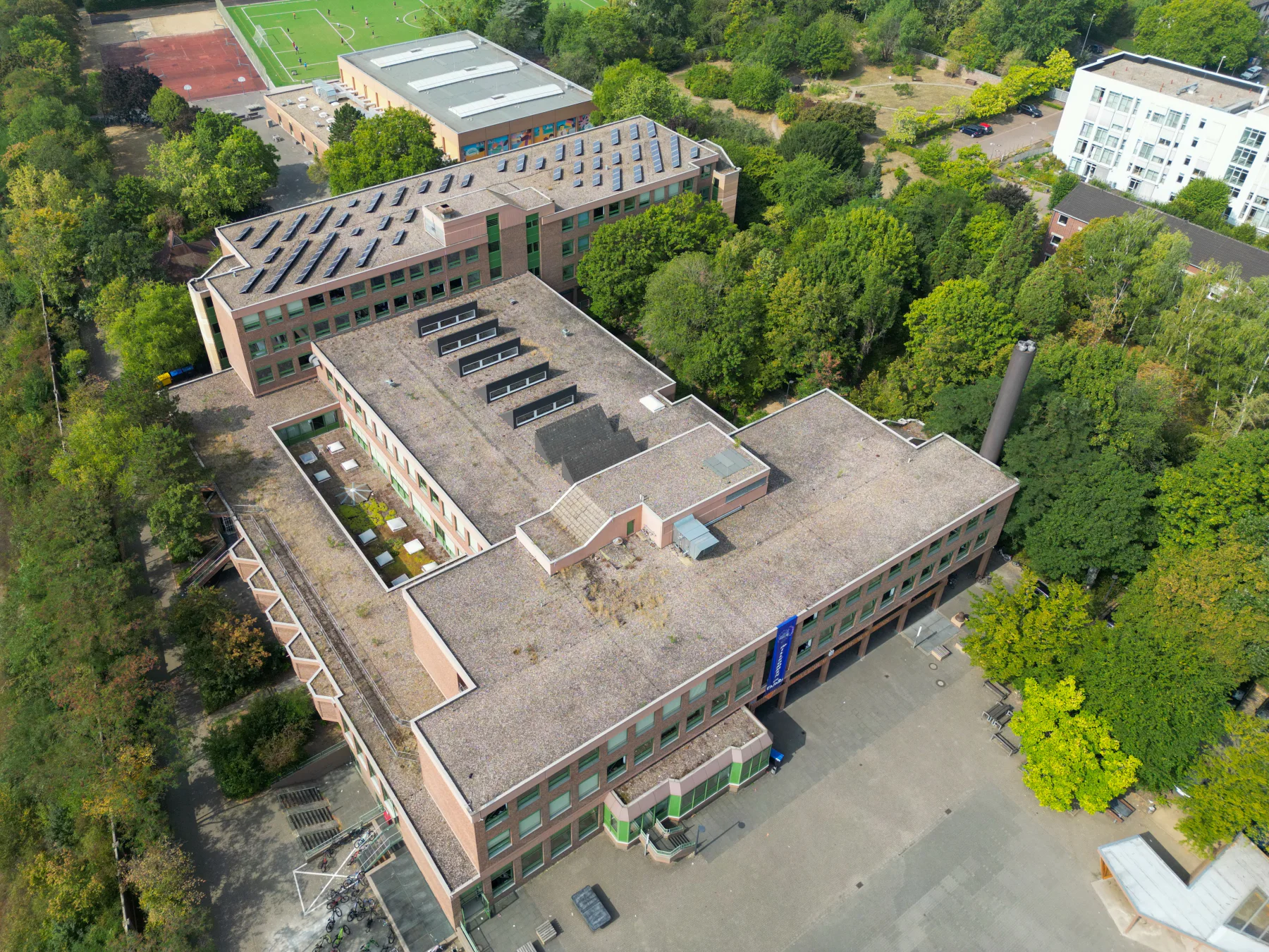 Das Schulgebäude des Collegium Josephinum Bonn aus der Luft